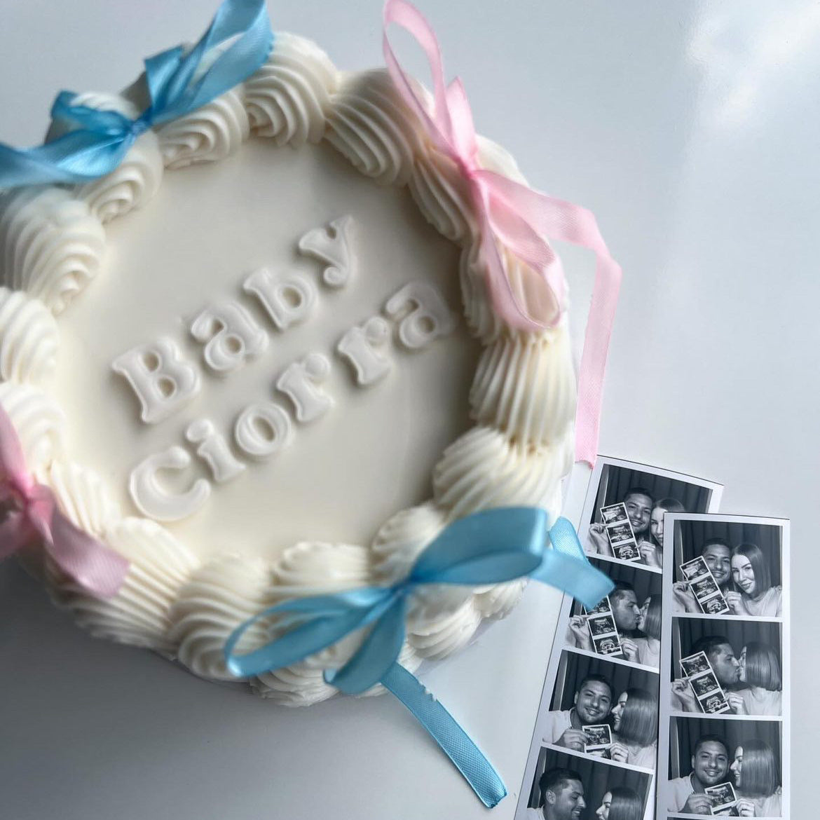 Gender Reveal Vintage Cakes