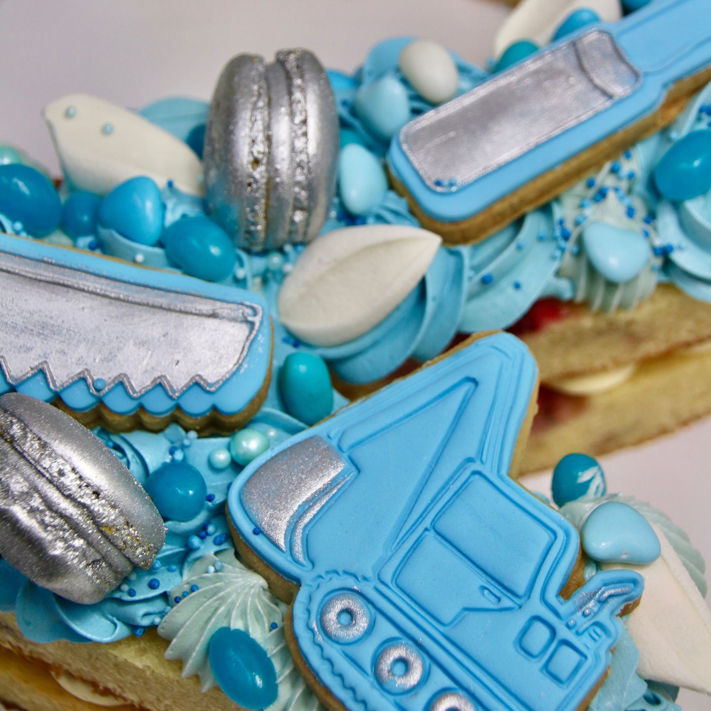 Constrution Number cake