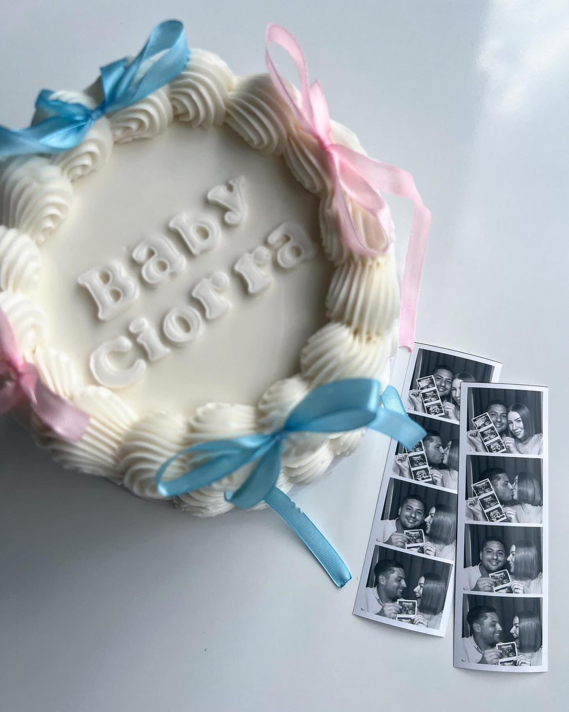 Gender Reveal Vintage Cakes